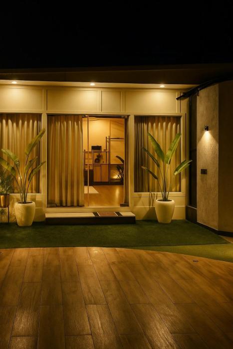 Whispering Greens - Luxe Terrace - Pool & Garden