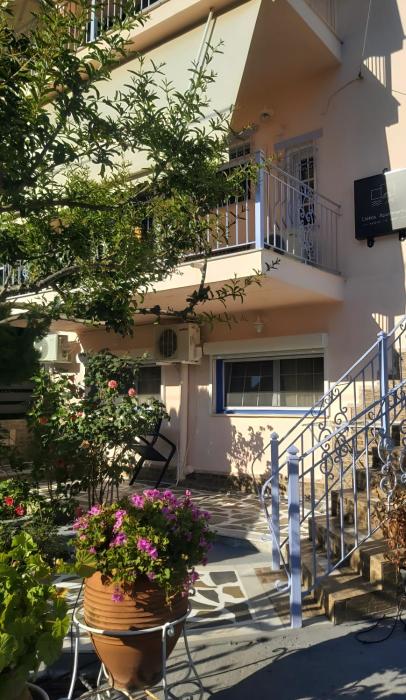 Liakos Apartments