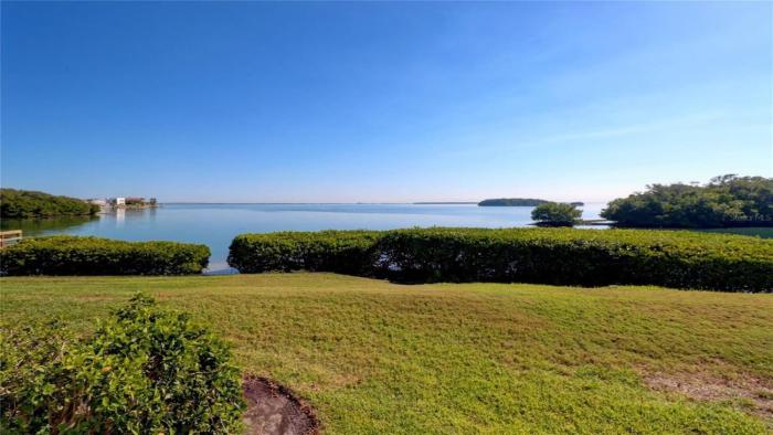 ST PETE BEACH TIERRA VERDE UPDATED on WATER PEACEFUL