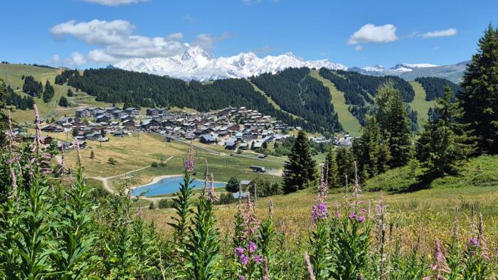 Appartement lumineux station Les Saisies 100 M des pistes et ESF pour été comme hiver