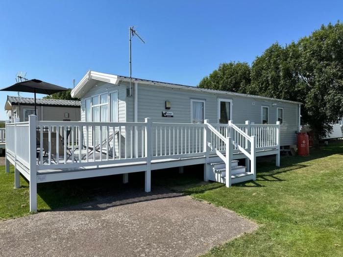 Your Seaside Escape at St Osyth Modern caravan with decking and wifi and parking Nr to Clacton on Sea