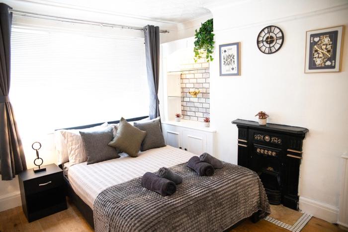 Brighton & Hove, 4 bedrooms, 5 beds, Garage