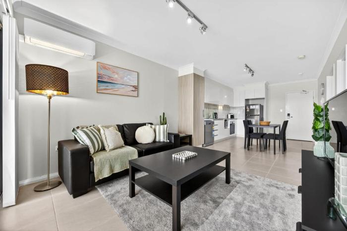 Rockingham Escape Stylish 2br Apt Near Beach and Shops