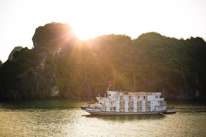 Le Journey 4-Star Halong Cruise