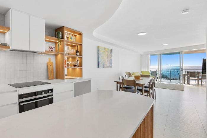 Sirocco 404 luxurious 3 bedroom unit, ocean front