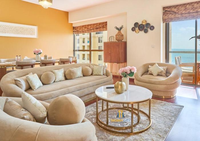 Beachfront 2BR, Sea & Ain Dubai View, JBR Walk Hosted by Desert City Stays