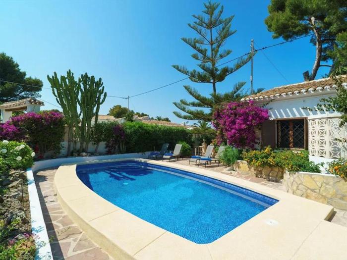 Encantadora villa en Javea con piscina privada y aire acondicionado, cerca de la playa - ES-160-18