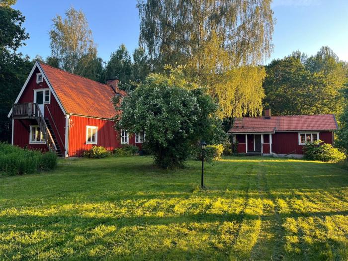 Charming Forest Retreat, 15 Min from Mariefred