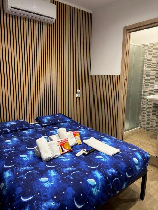 Independent INT-E Room with Bathroom and Break Corner