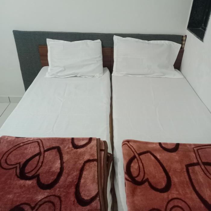 Keshav homstey femeli room