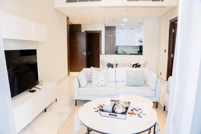 Cozy 1BR with Canal Views in Business Bay