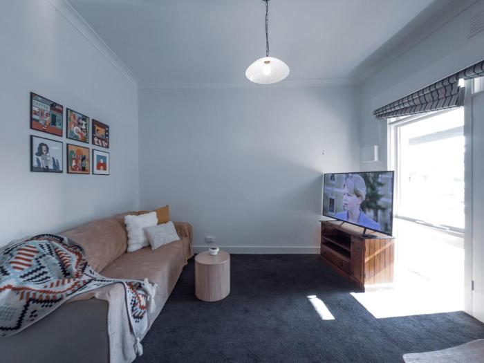 Art Deco Retreat with Carpark