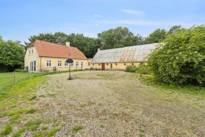 Bright Holiday Home With Garden And Togetherness