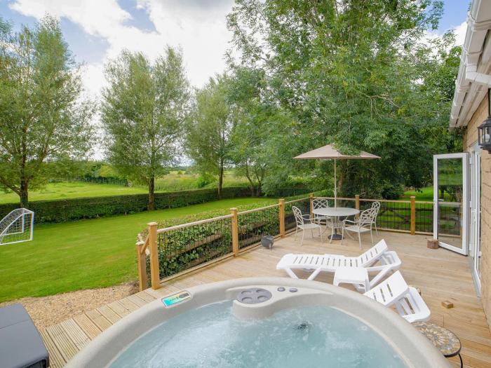 2 Luckington Stables-W8322