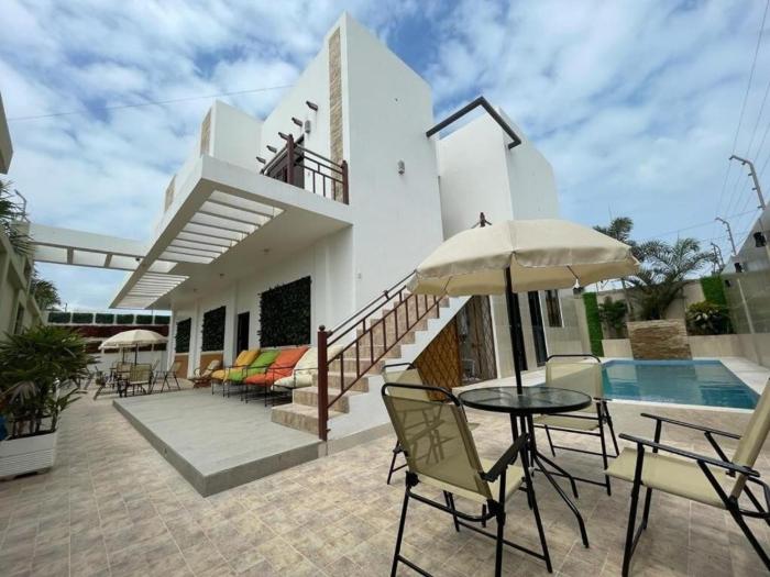 Gran Casa Con Piscina a 5 Minutos de la Playa