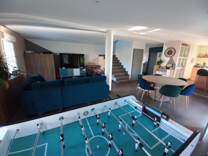 Villa 3 chambres, piscine privée, salle cinéma, salle jeu, proche route des vins et Colmar