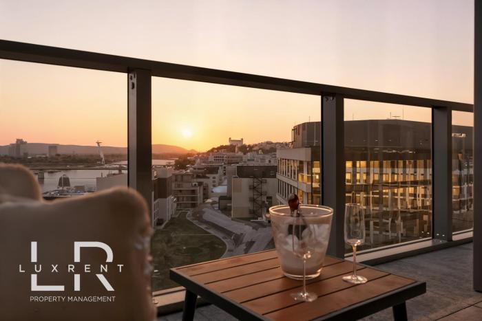 Golden Suite, RIVER&OLD TOWN VIEW, FREE Parking