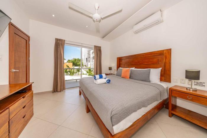 Casa Kinam Chic 4BR Villa w Pool in La Veleta