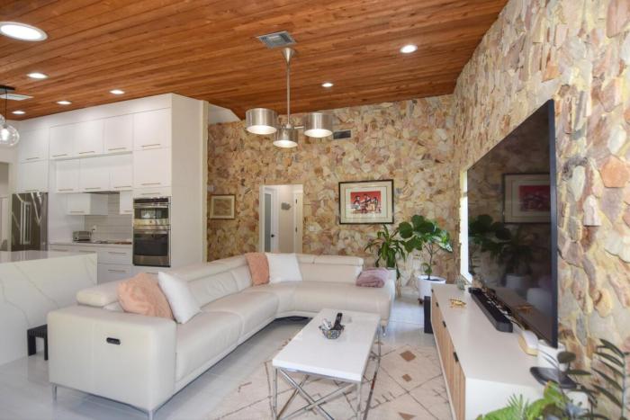 Coral Springs Retreat, Enclosed Pool & Free Parking