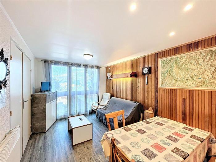 Appartement rénové 37m², 6 pers., accès direct pistes, animaux admis, piscine chauffée - FR-1-267-228