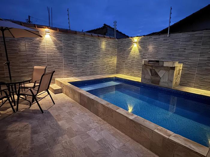 Casa com piscina garagem para 4 carros