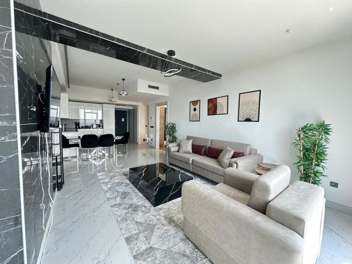 Luxury apt in the 40 plus floor