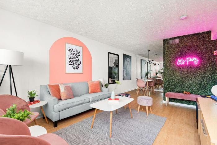 Dollys Daydream on Music Row!