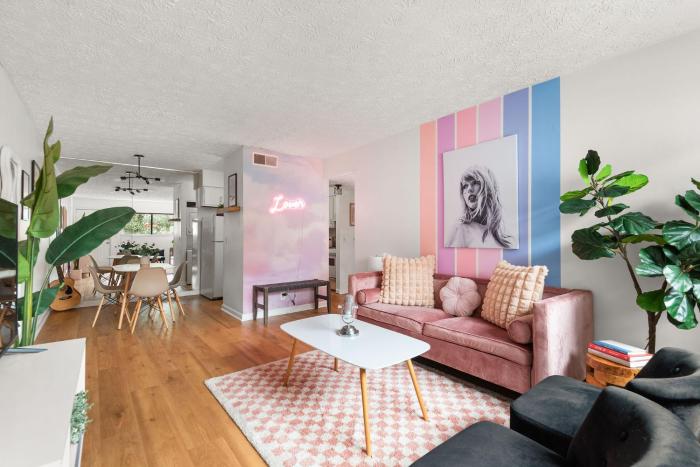 Enchanted In Nashville, Swiftie Sanctuary Unit 5