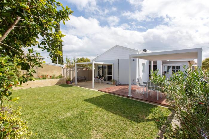 Living the Dream - 3 bedroom House South Fremantle