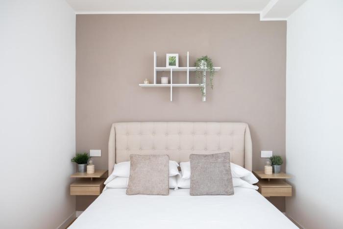 iFlat Modern Sunlit Studio Apt by the Colosseum