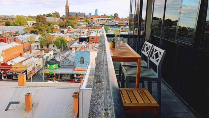 Panoramic views in the heart of Richmond, 2 BRs