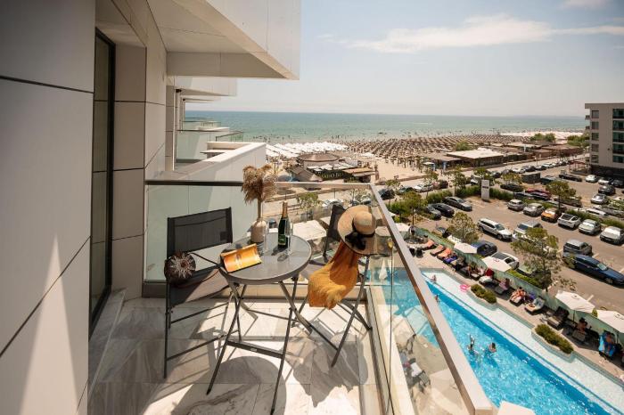 Maddys Beachfront Apartment in Infinity Pool&Spa