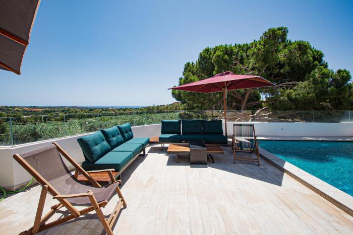 Dar El Bondek companion pool jacuzzi forest