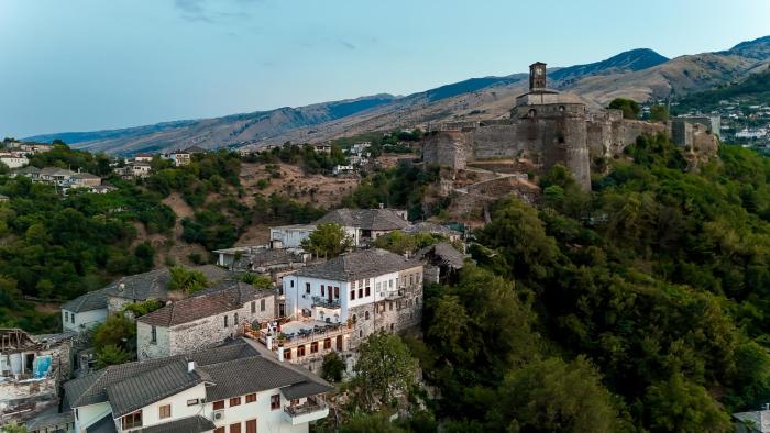 Traditional House & Rooms Shapllo