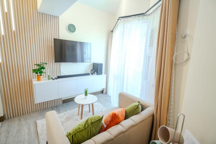 Cozy 1BR with 3 Balconies across Roxas Night Market