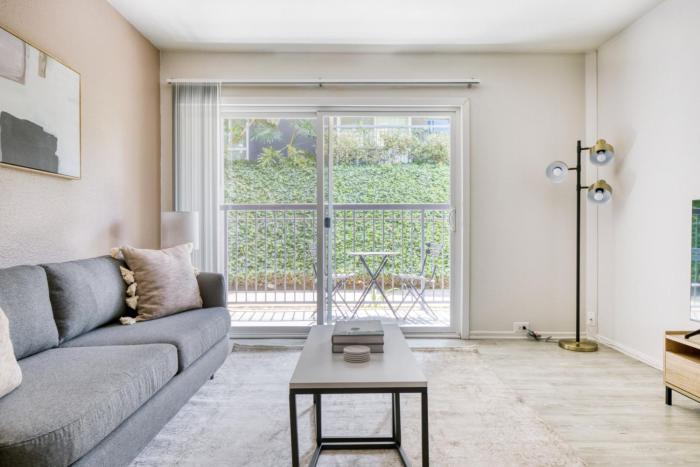 Burbank 1BR w Pool WD Gym nr TJ WF LAX-787