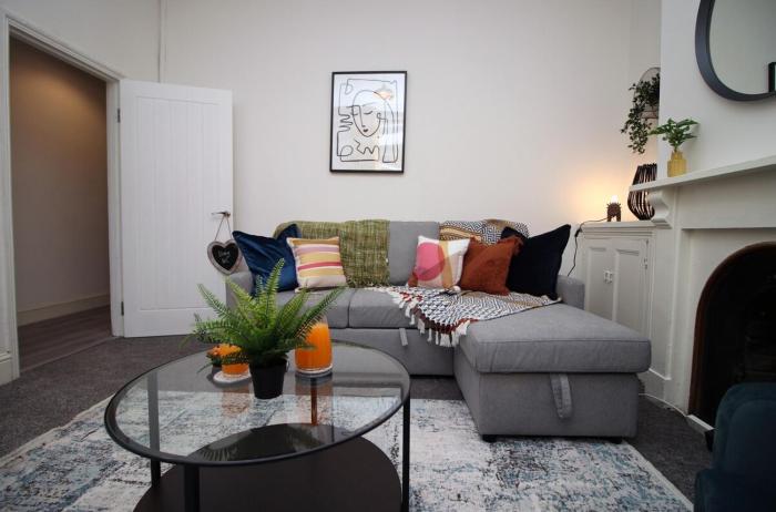 Spacious 4 bedroom house - Moira Lodge by Tŷ SA