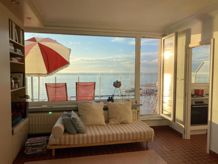 Zonnig Penthouse met Panoramisch Zeezicht