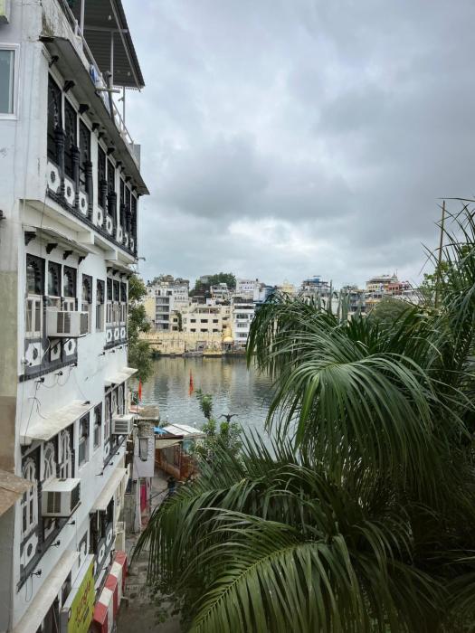 HOTEL HANUMAN GHAT On LAKE PICHOLA