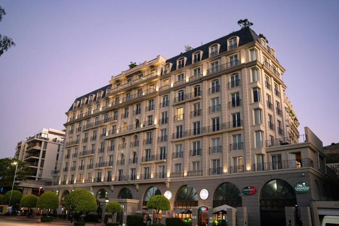 Royale 615 Green Point - Views, Location, Communal Pool