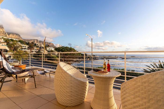 2 min walk to beach, Ocean Views, Communal pool - Sunset Azure Studio Bakoven
