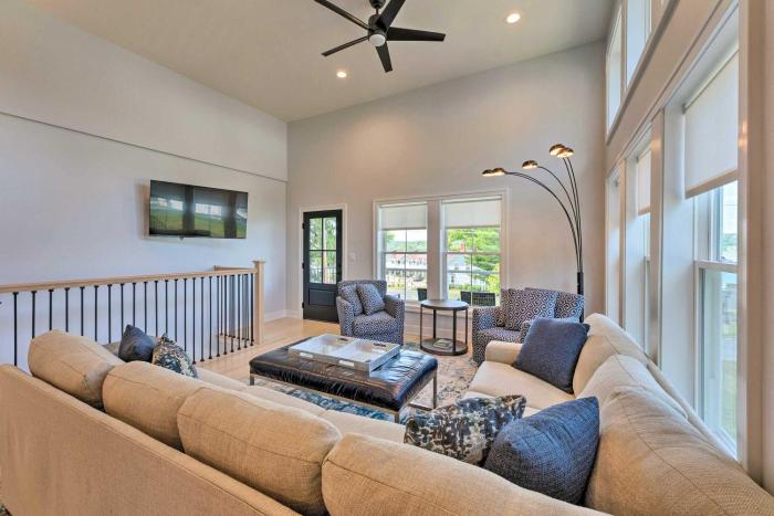 Como Vista - Modern 5 BDR Across from Lake