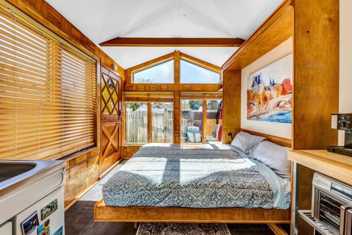 Snuggle Inn - A Romantic Retreat