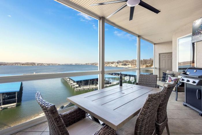 Panoramic Sunset Escape - Waterfront Condo for 7