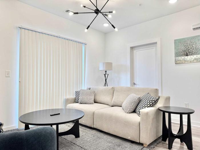 Spacious 2B2B Condo in ATL Free Street Parking 525Pkwy220