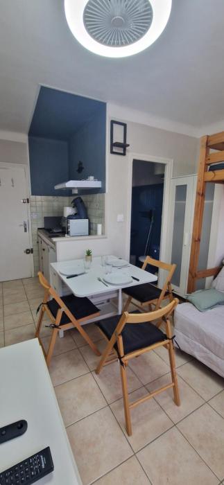 Studio rénové à 70m de la plage
