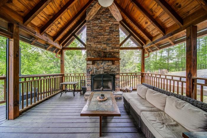 Your Get Away in Ellijay - River Resort with Hot Tub