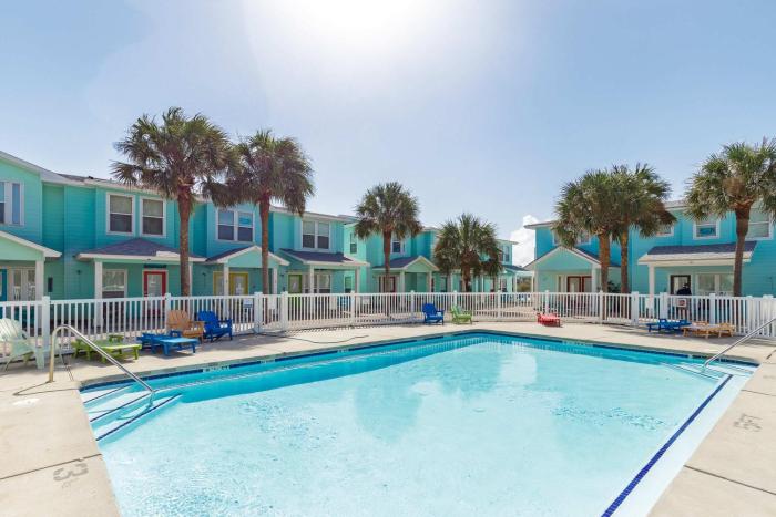 Resort Pool & Pet Friendly - Sleeps 9