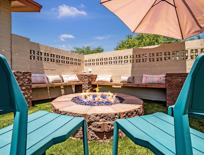 5BR Sleeps 10 Hot Tub Fire Pit Games & Walk to ASU