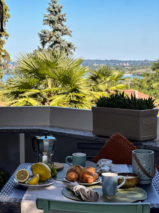 Casa Bole, rustic-chic attic with lake glimpse